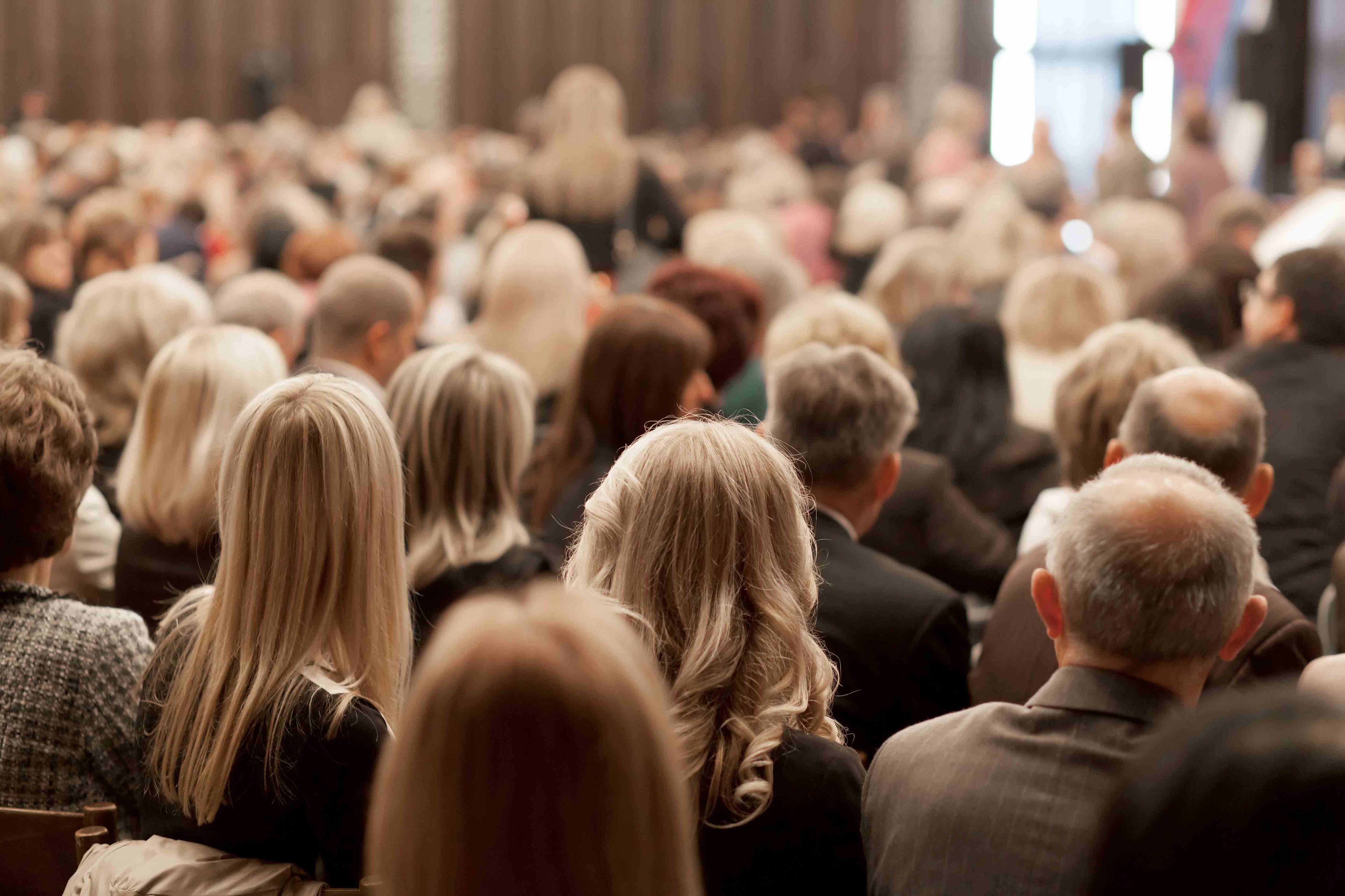 Audience. Размытый фон конференция. Конференция Эстетика. Бизнес-конференция crowd 1. Target audience красивое фото.